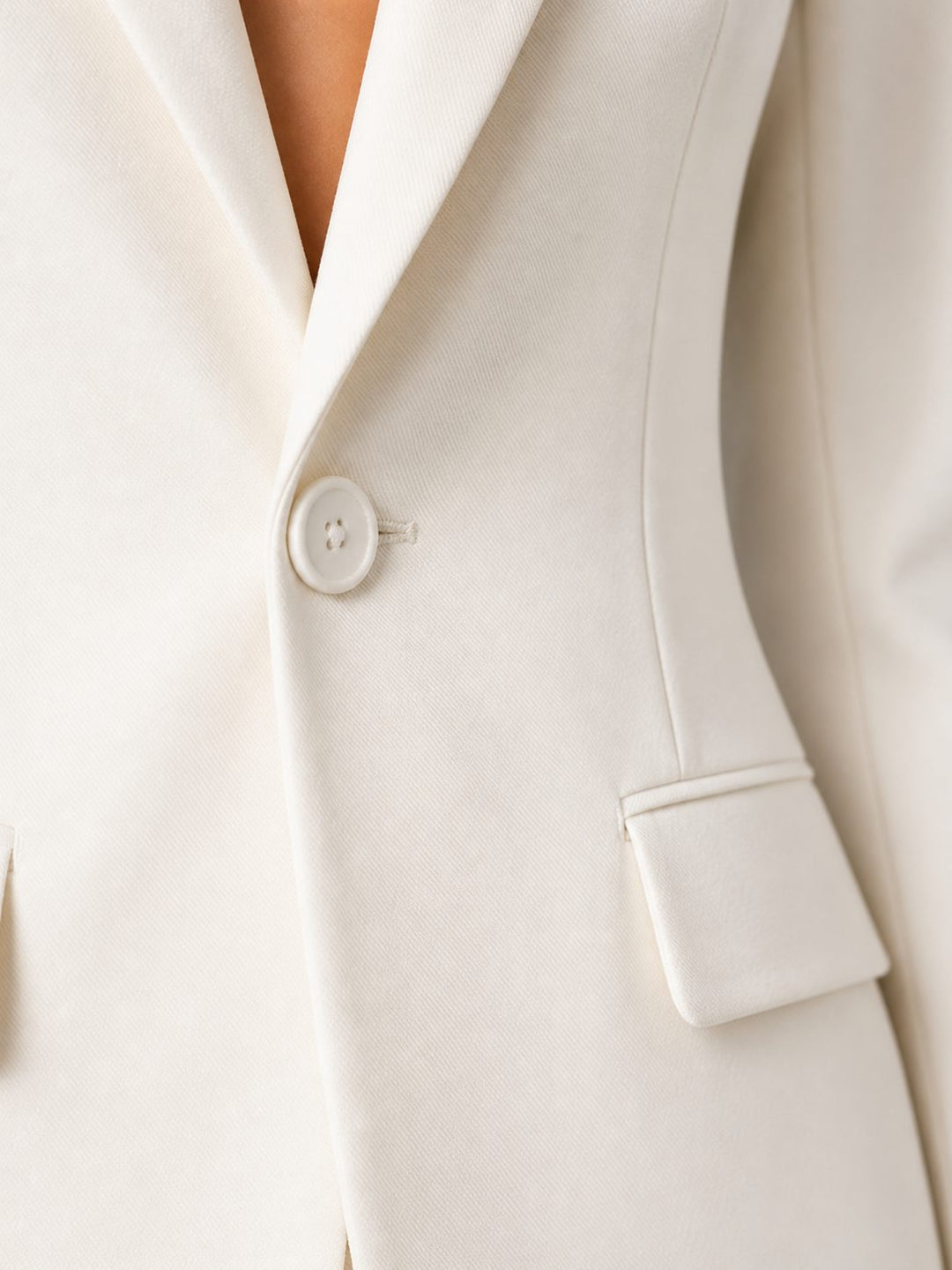 Stylish women's tailored suit: a sophisticated blazer & high-waisted wide leg trousers for a modern, elegant look.