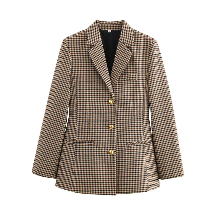 Sophisticated women's tailored blazer featuring elegant gold buttons. Achieve a chic, professional workwear look.