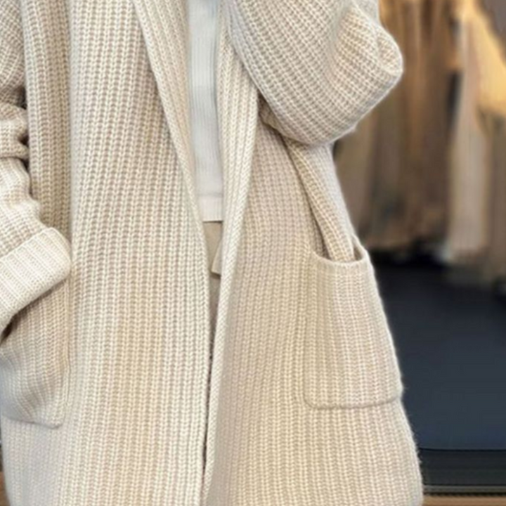 Versatile women's oversized cardigan with an open-front design. Perfect for casual or chic, comfortable layering.