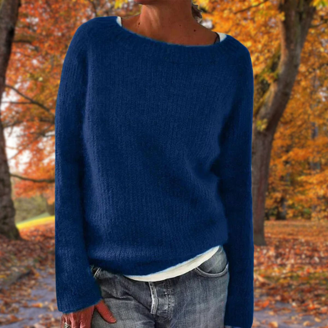 Versatile women's pullover sweater, ideal for casual or elegant everyday wear. Comfortable, timeless fall fashion.