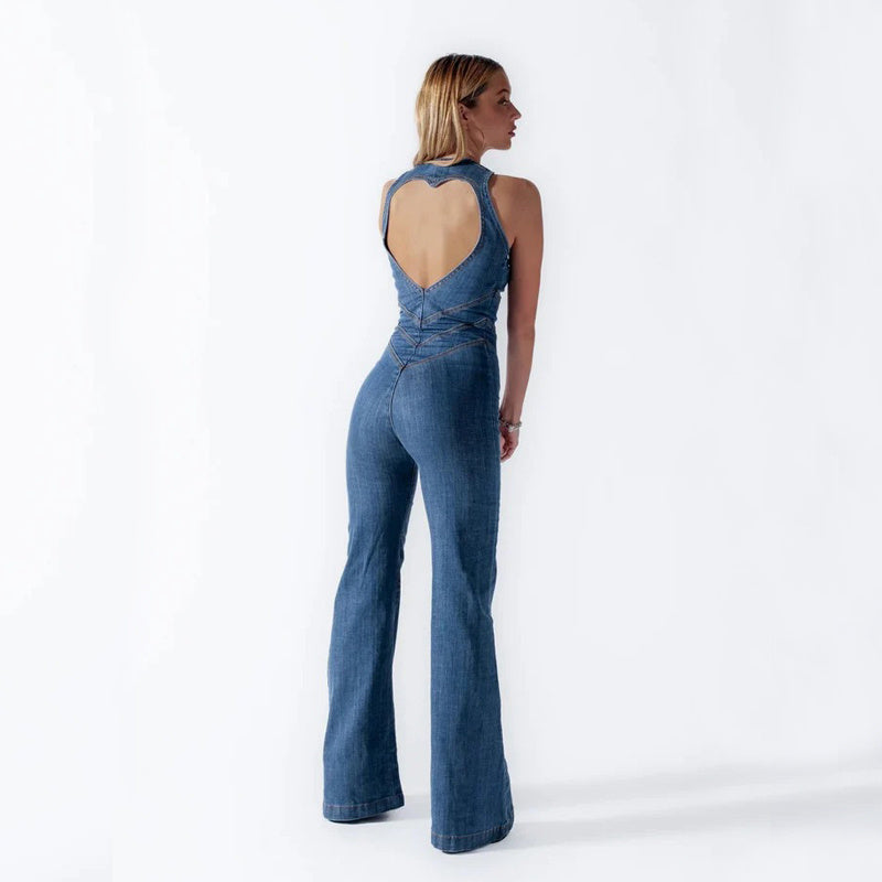 Stylish women's one-piece romper, designed for ultimate comfort and chic versatile fashion.