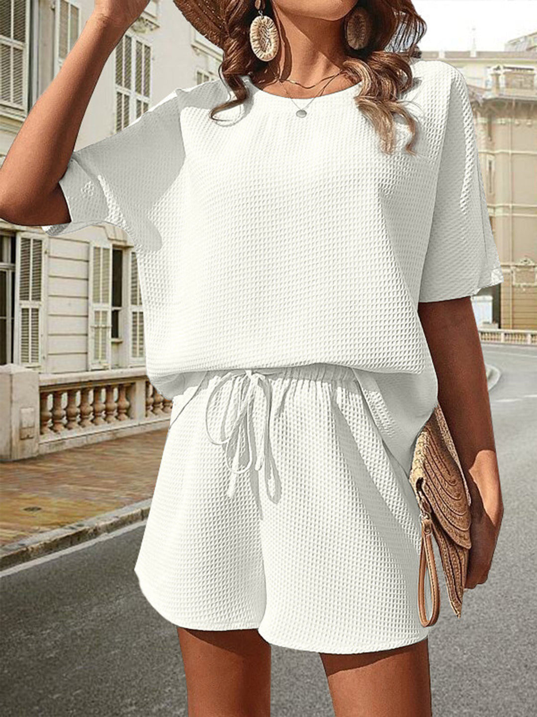 Spring/Summer women's two-piece loungewear set. Stylish top & shorts for warm weather comfort.