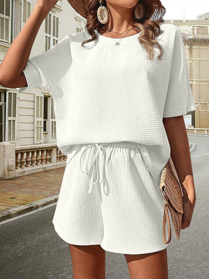 Spring/Summer women's two-piece loungewear set. Stylish top & shorts for warm weather comfort.