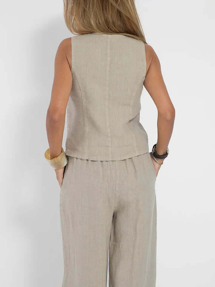 Elegant women's two-piece vest set worn casually, ideal for a refined summer style.