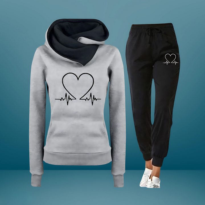 Versatile women's soft jogging set, ideal as comfortable loungewear & casual tracksuit for relaxation.