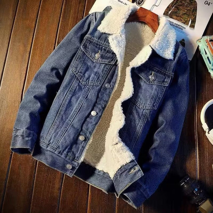 Women's ultra-warm winter jacket with modern fit, ideal for cold weather. Stylish and cozy outerwear for fall fashion.
