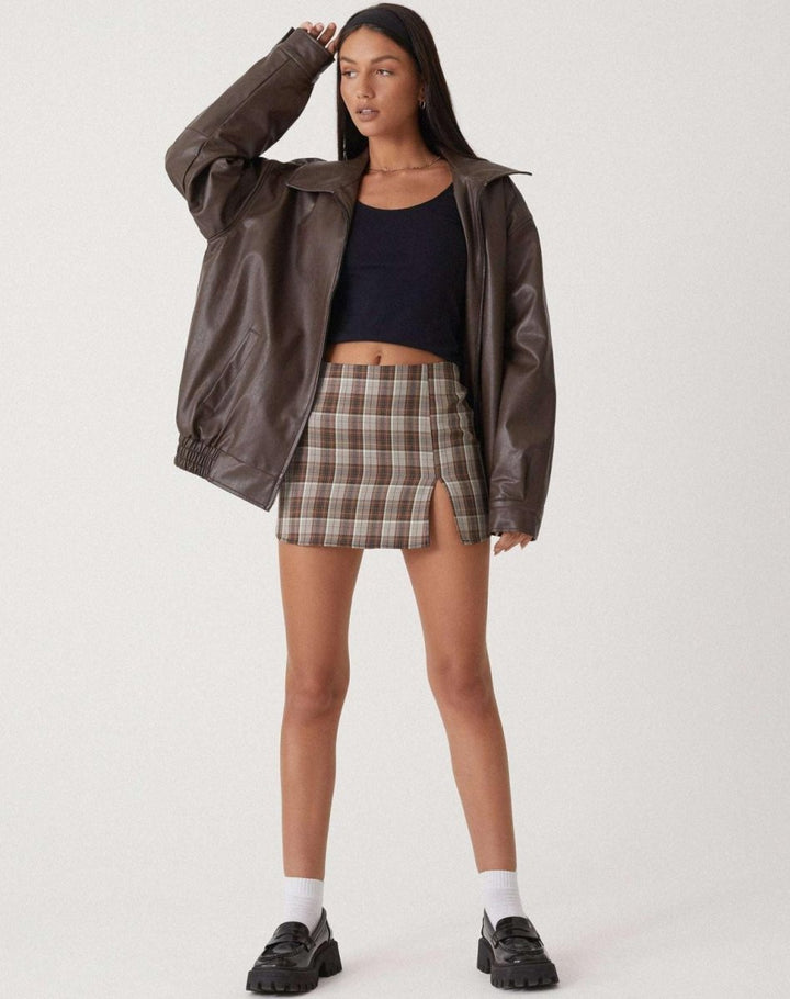 Stylish women's relaxed fit jacket, urban ease oversized design, ideal for casual layering & comfort.