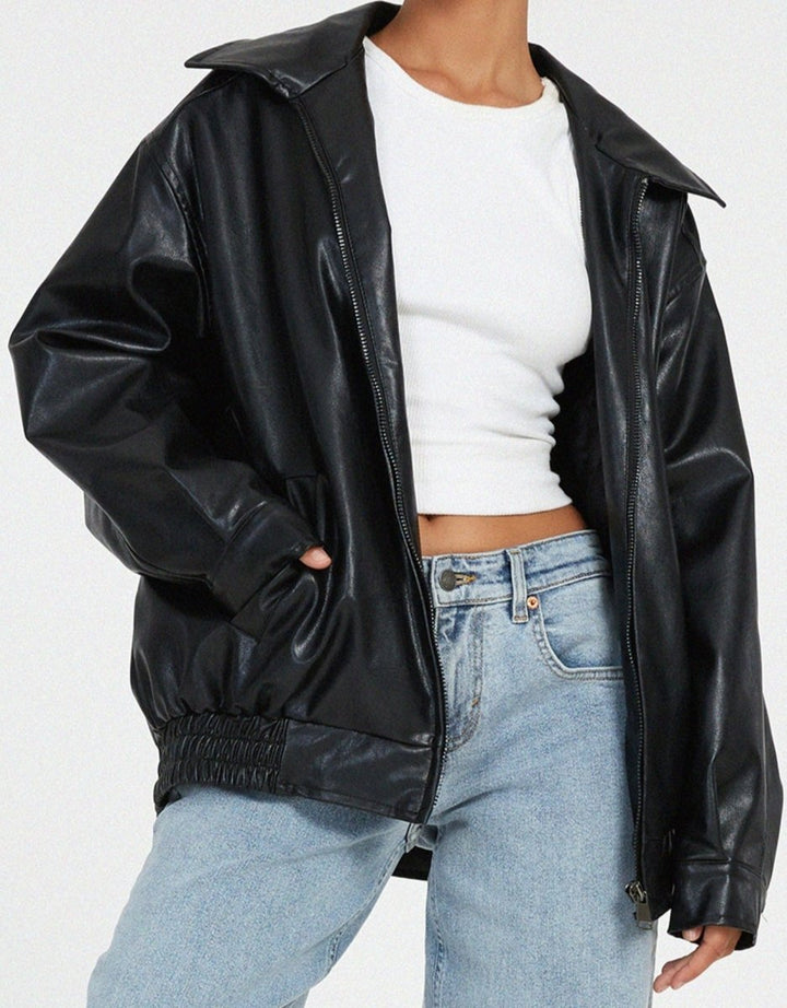 Versatile women's jacket, urban ease oversized relaxed fit, perfect casual outerwear for city style.