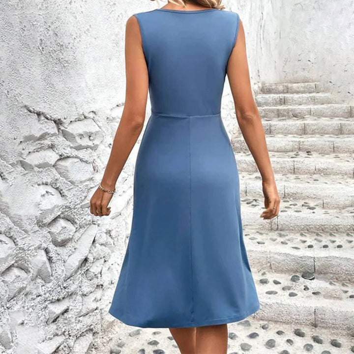 Casual yet elegant women's sleeveless V-neck A-line midi dress, featuring a beautiful summer print.