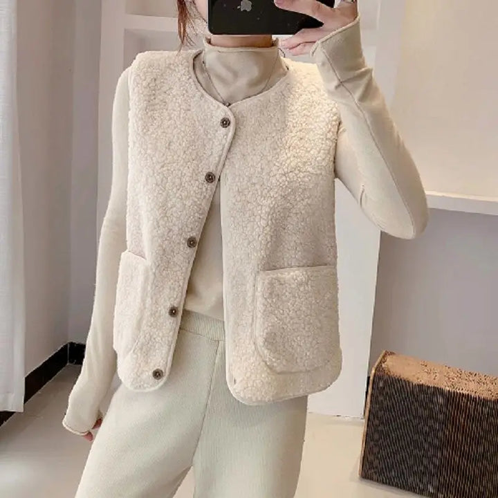 Comfortable women's V-neck sleeveless cardigan vest, ideal for layering, with a chic design & pockets.