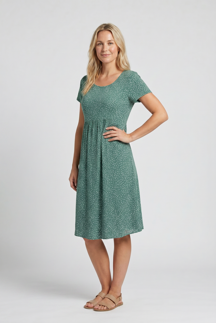 Versatile women's V-neck midi dress, short sleeve, ideal for everyday casual wear in warm summer weather.