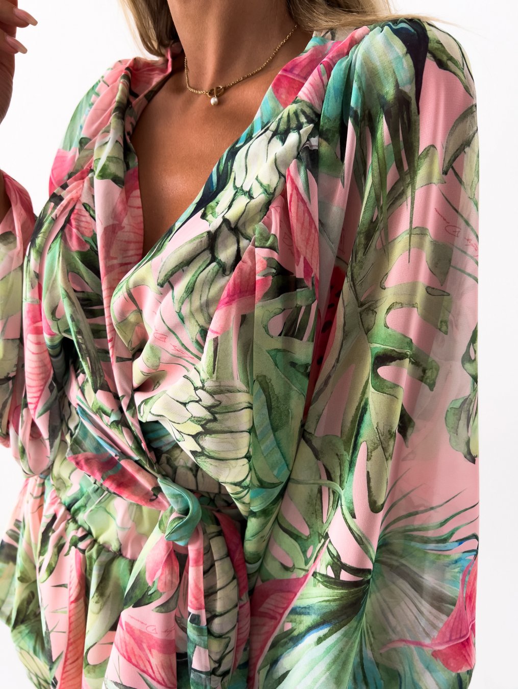 Chic women's V-Neck wrap front short set with tie waist & balloon sleeves. Your go-to summer two-piece.