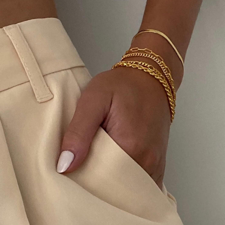 Women's versatile adjustable anklet set in gold and silver tones. Multi-style ankle bracelets for elegant fashion.
