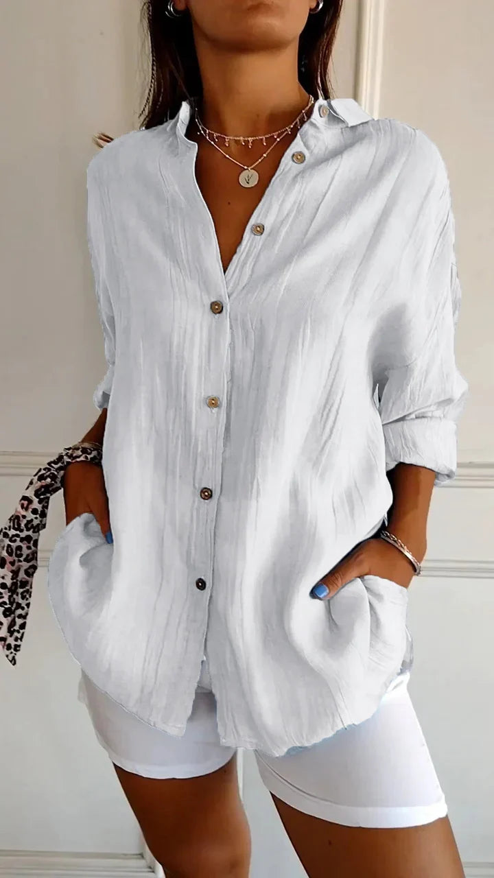 Comfortable women's button-down shirt, perfect for effortless casual and elegant daily fashion.