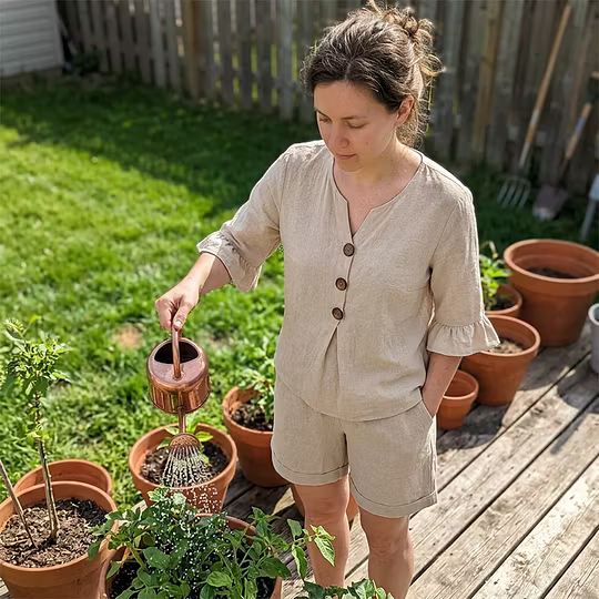 Modern women's two-piece casual set, a versatile and comfortable everyday fashion staple.