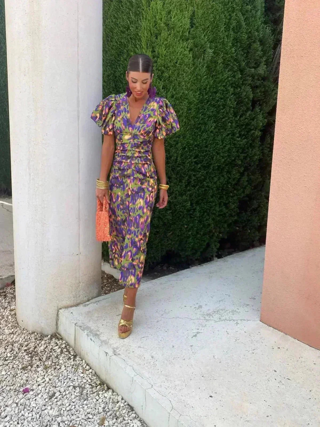 Women's midi dress: vibrant abstract print, elegant V-neck, and chic puff sleeves. Perfect for parties and formal events.