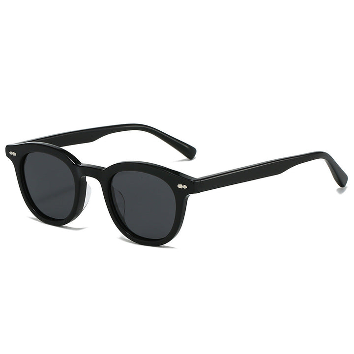 Women's vintage classic sunglasses with UV protection. Stylish retro eyewear for fashion accessory.