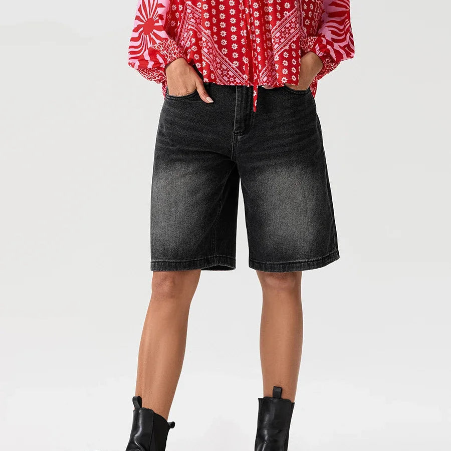 Stylish women's vintage wash relaxed denim shorts, low rise for a comfortable & fashionable summer.
