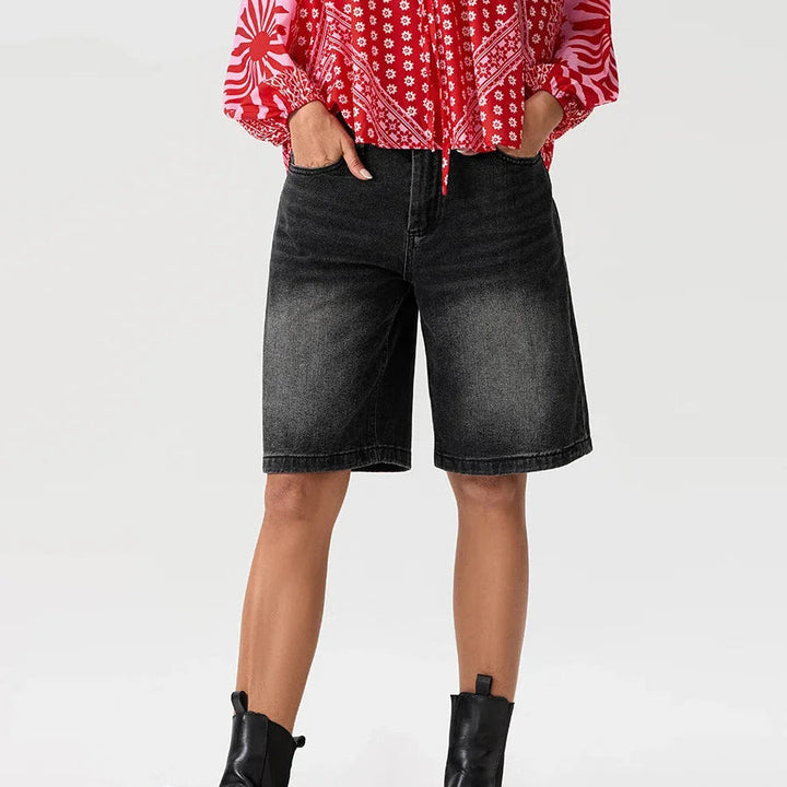Stylish women's vintage wash relaxed denim shorts, low rise for a comfortable & fashionable summer.