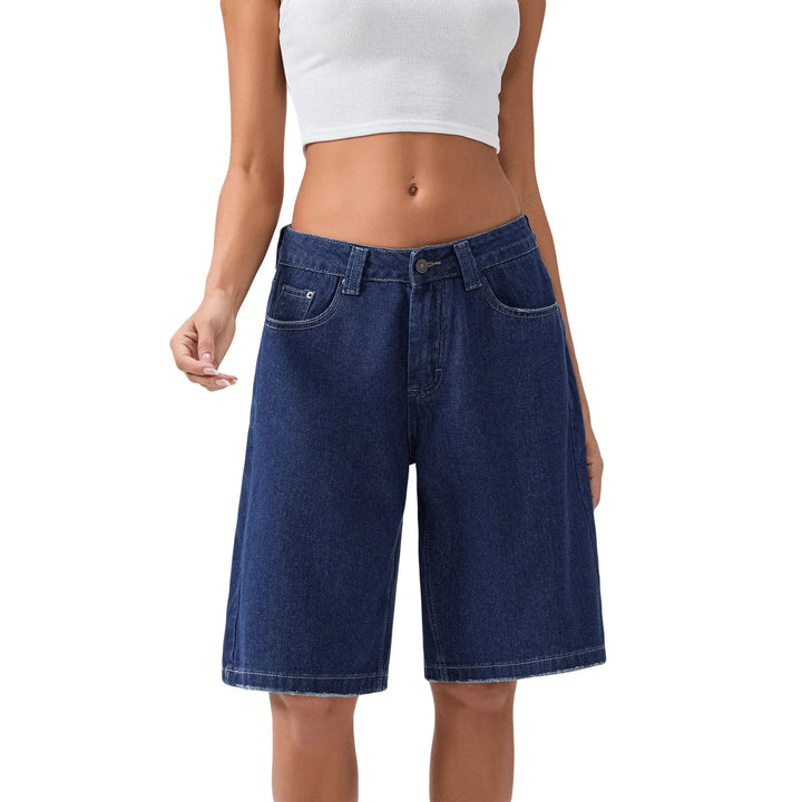 Women's denim shorts: low rise, relaxed fit & vintage style for a comfortable, fashionable summer.