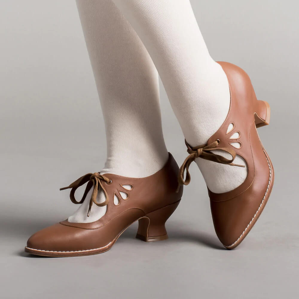 Pin-up style women's Mary Jane shoes. Comfortable block heel, perfect for retro fashion & elegant footwear.