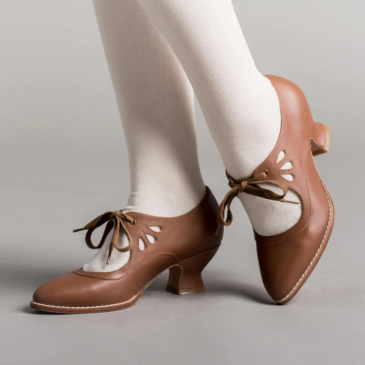 Pin-up style women's Mary Jane shoes. Comfortable block heel, perfect for retro fashion & elegant footwear.