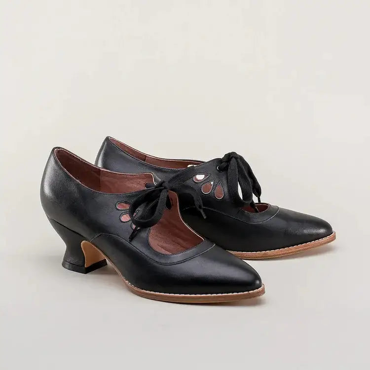 Elegant women's vintage Mary Jane heels. Classic design, comfortable block heel, ideal for pin-up look.