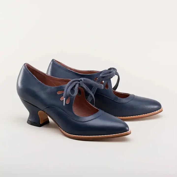 Lace-up women's Mary Jane shoes. Retro design, pin-up chic, comfortable block heel for versatile style.