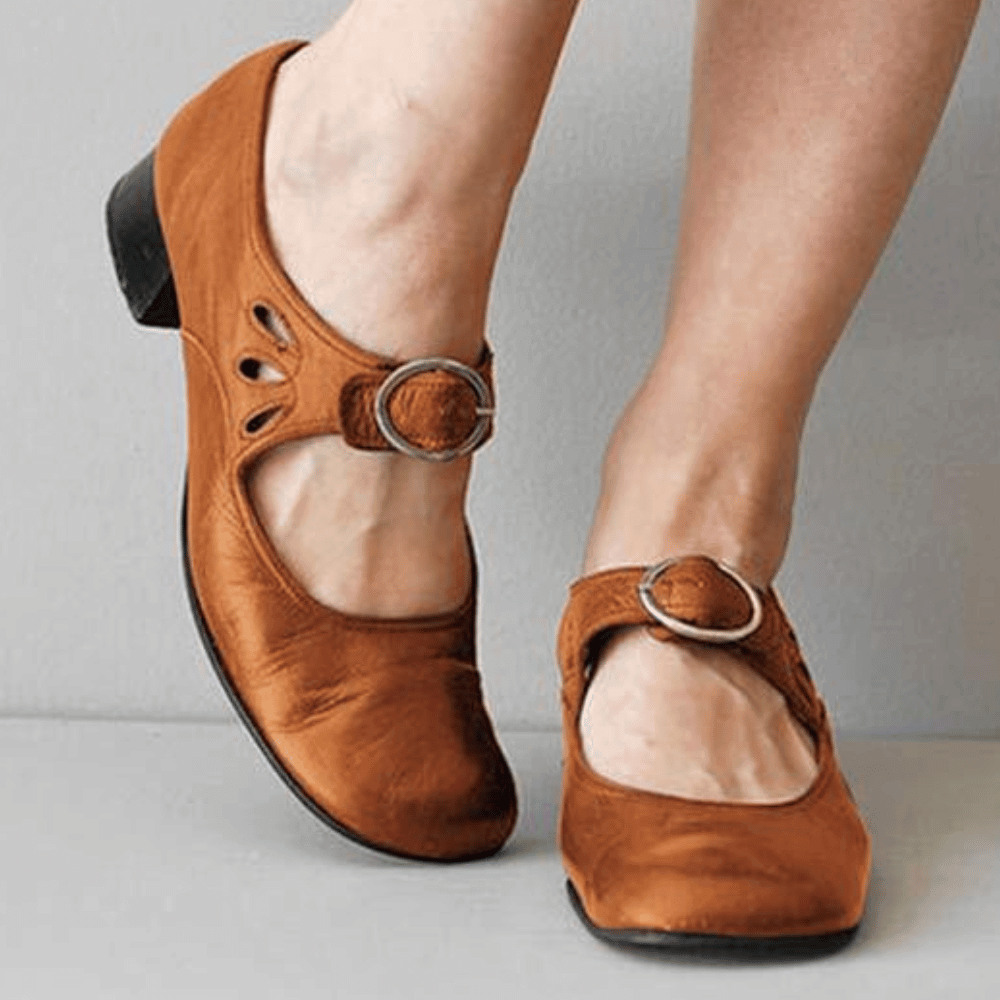 New women's medieval fantasy shoes, vintage footwear with elegant low heel & buckle, perfect for Renaissance cosplay.