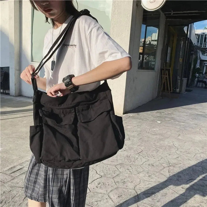 Stylish women's vintage canvas shoulder bag with multiple pockets, perfect for everyday essentials.
