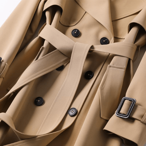 Luxurious women's vintage trench coat, perfect for elegant autumn & spring fashion. Classic, comfortable outerwear.