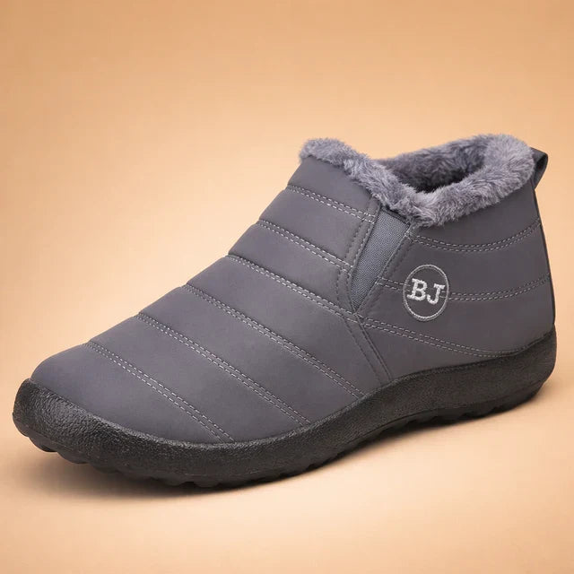 Comfortable women's snow boots, warm and waterproof, perfect for outdoor winter activities.