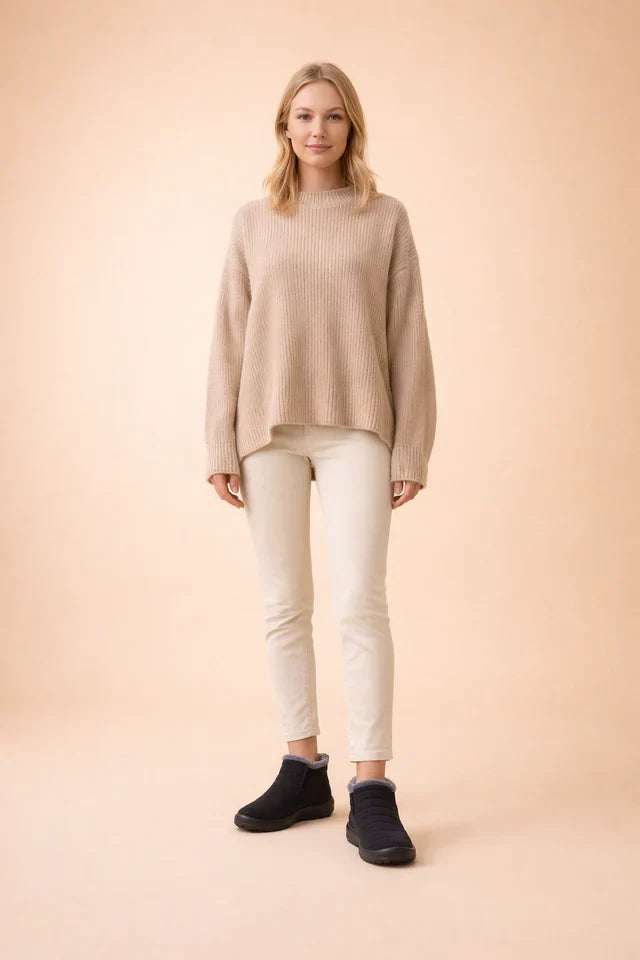 Cozy women's anti-slip winter boots for ultimate comfort in cold, snowy weather.