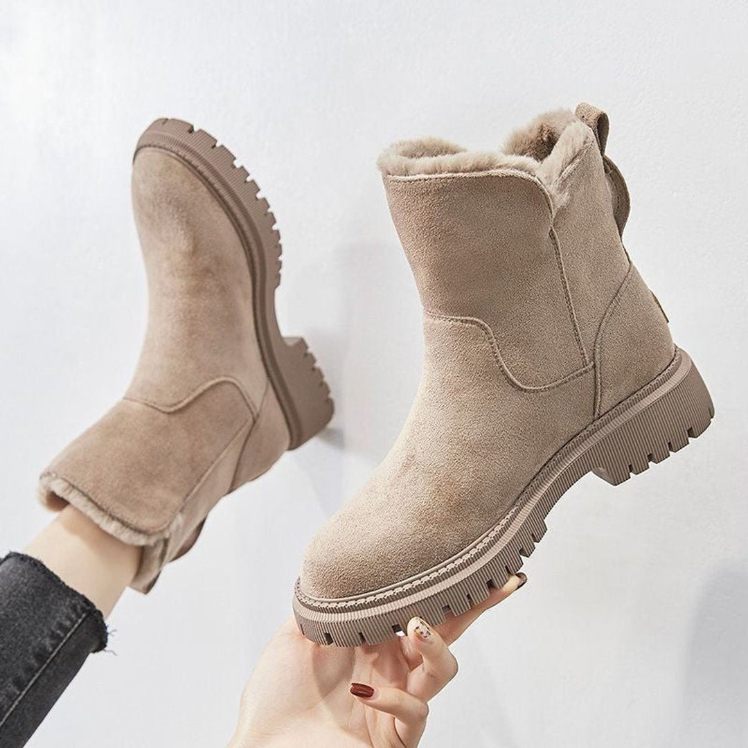 Women's warm slip-on ankle boots with cozy lining & chunky platform sole for ultimate winter comfort.