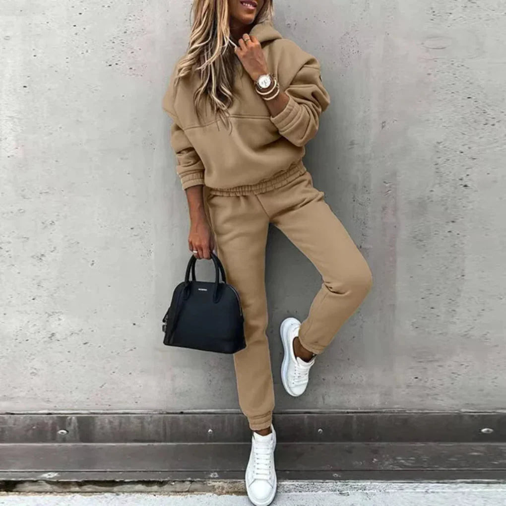 Comfortable women's two-piece loungewear set; cozy winter activewear featuring soft joggers & zip jacket.