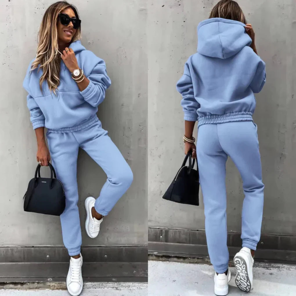 Sporty women's winter tracksuit: warm zip jacket & joggers for activewear or casual style.