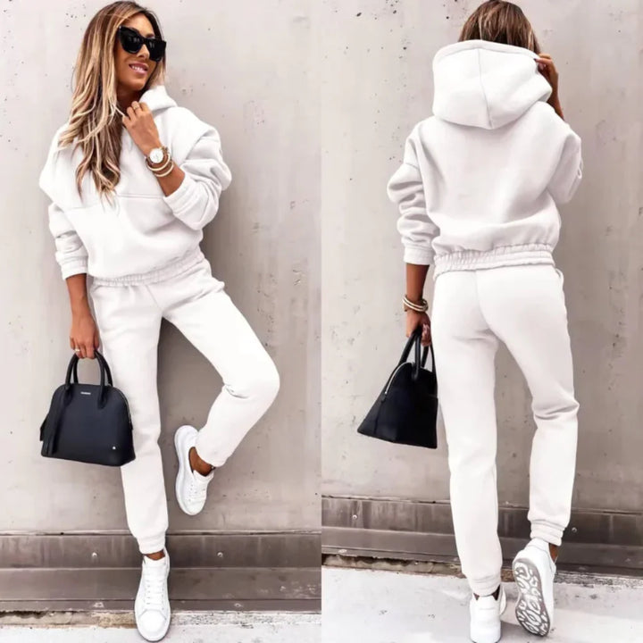 Cozy women's winter set, stylish two-piece loungewear with warm jacket & comfortable joggers.