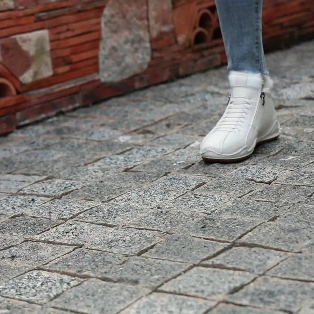 Comfortable women's winter ankle boots with faux-fur lining and a convenient side zip.