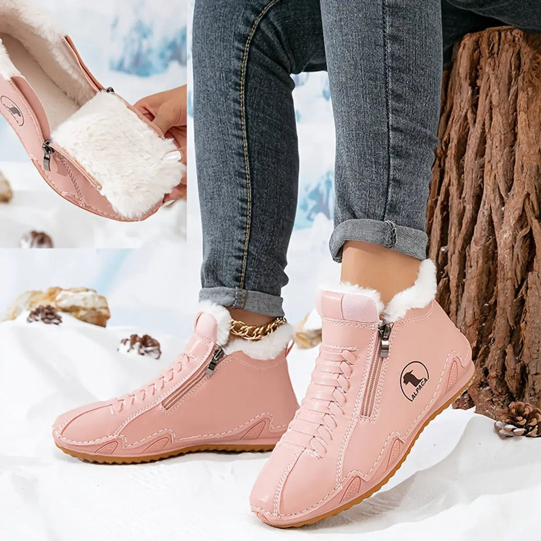Warm women's winter boots with a practical zip closure, faux-fur lining, and wide comfort fit.