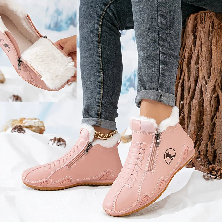 Warm women's winter boots with a practical zip closure, faux-fur lining, and wide comfort fit.
