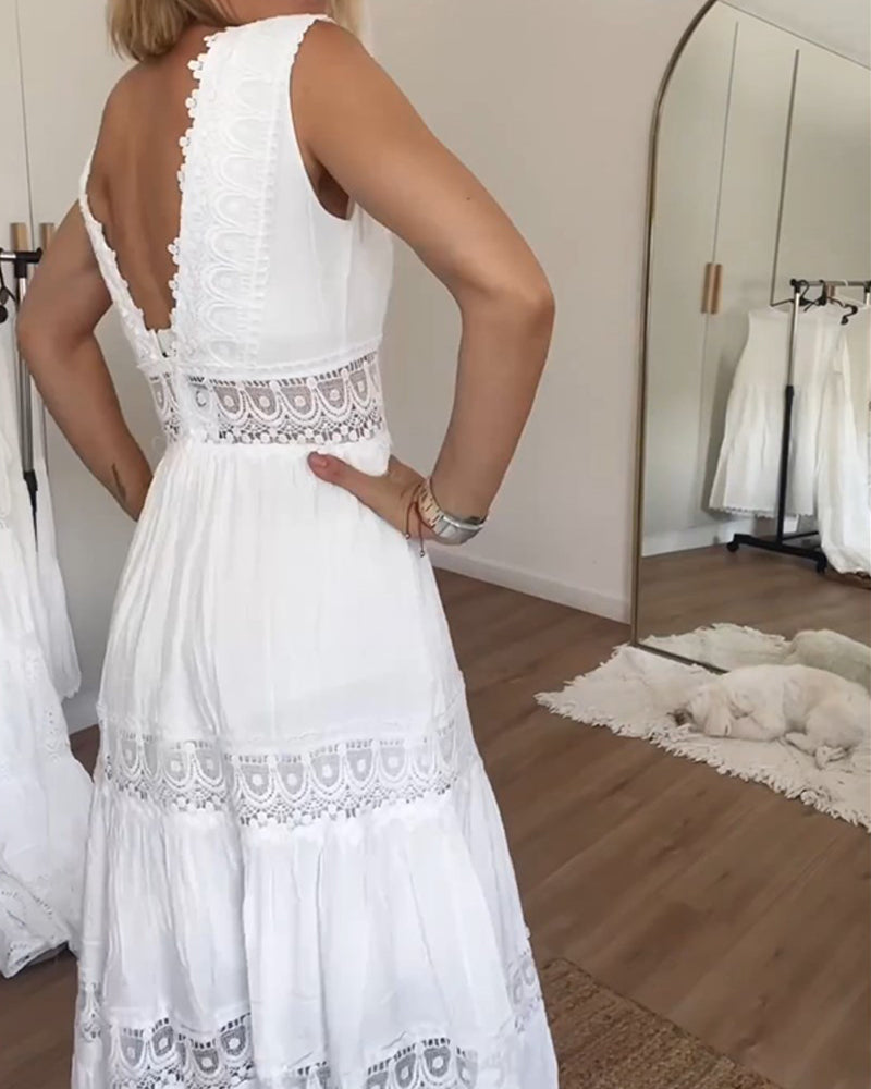 Flowing sleeveless boho midi dress for women. Effortless summer fashion & casual wear, ideal for vacation.