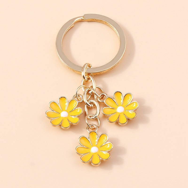 Functional daisy flower keychain & bag charm. Adds a touch of cute floral style to keys or purses.