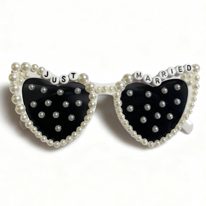 Elegant women's heart-shaped wedding sunglasses, embellished with beautiful pearls for a chic bridal accessory.