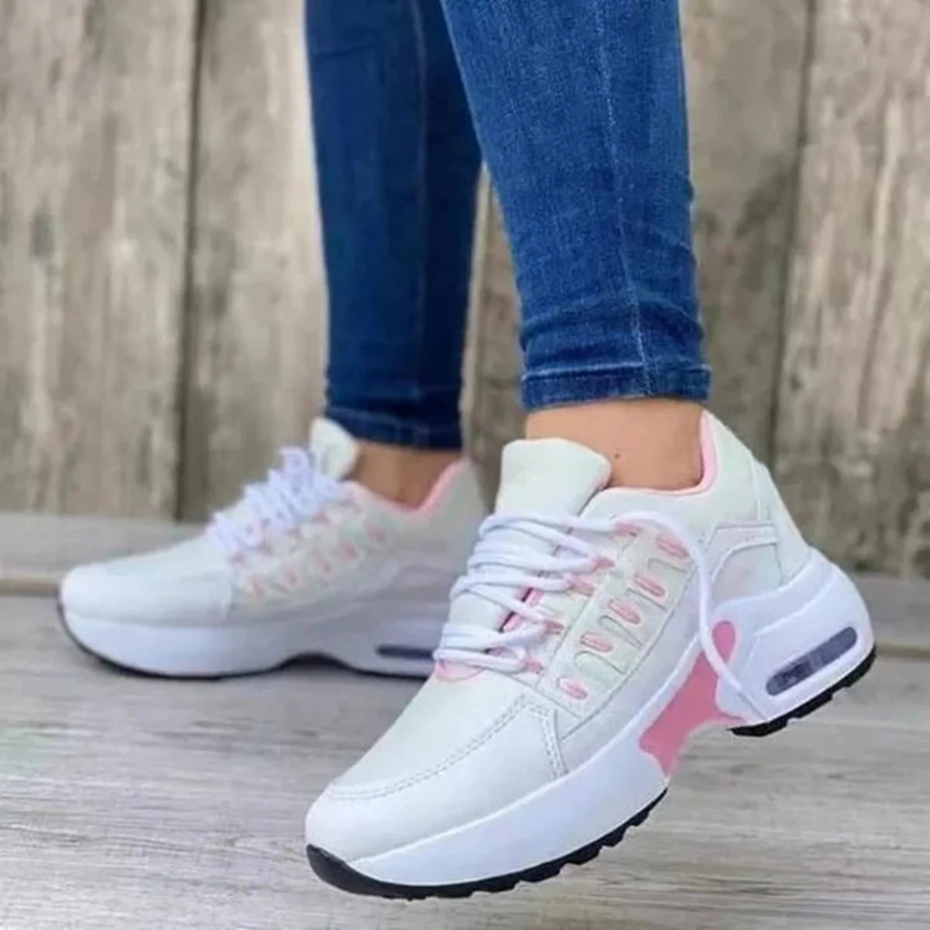Stylish women's wide-fit lace-up casual sneakers, perfect for versatile everyday fashion.