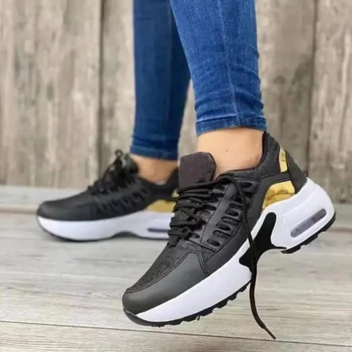 Comfortable women's wide-fit low-top walking shoes, designed for ultimate everyday wear.