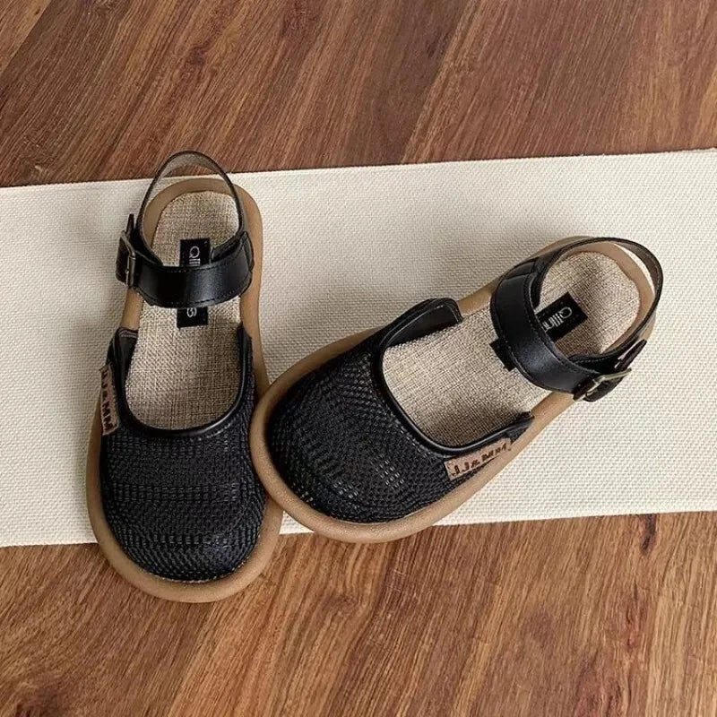 Everyday wide-fit women's closed-toe sandals with plush cushioning & a practical buckle strap. Perfect for summer.