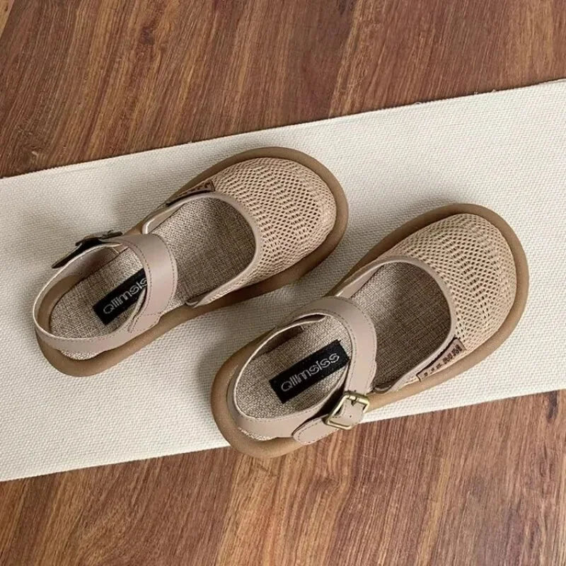 Versatile women's wide-fit sandals, closed-toe, with comfortable cushioning & an adjustable buckle for support.