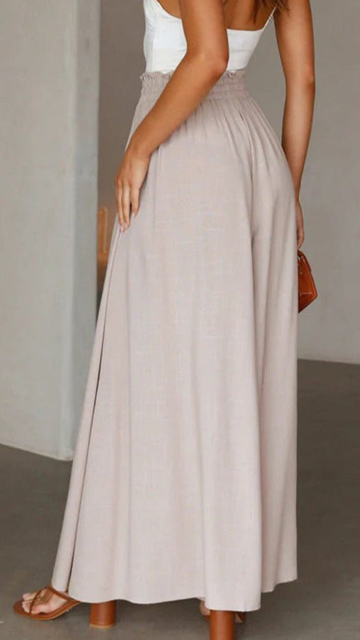 Fashionable women's wide-leg trousers, elastic waist, ideal for a relaxed, elegant look.