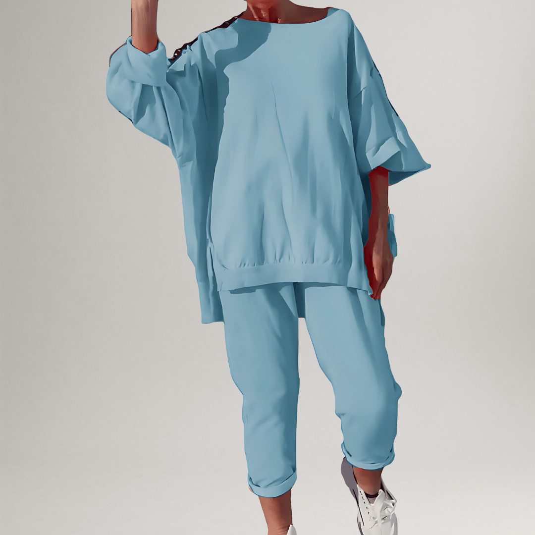 Chic oversized Winona lounge set for women, featuring a relaxed blouse & matching trousers; perfect comfortable wear.
