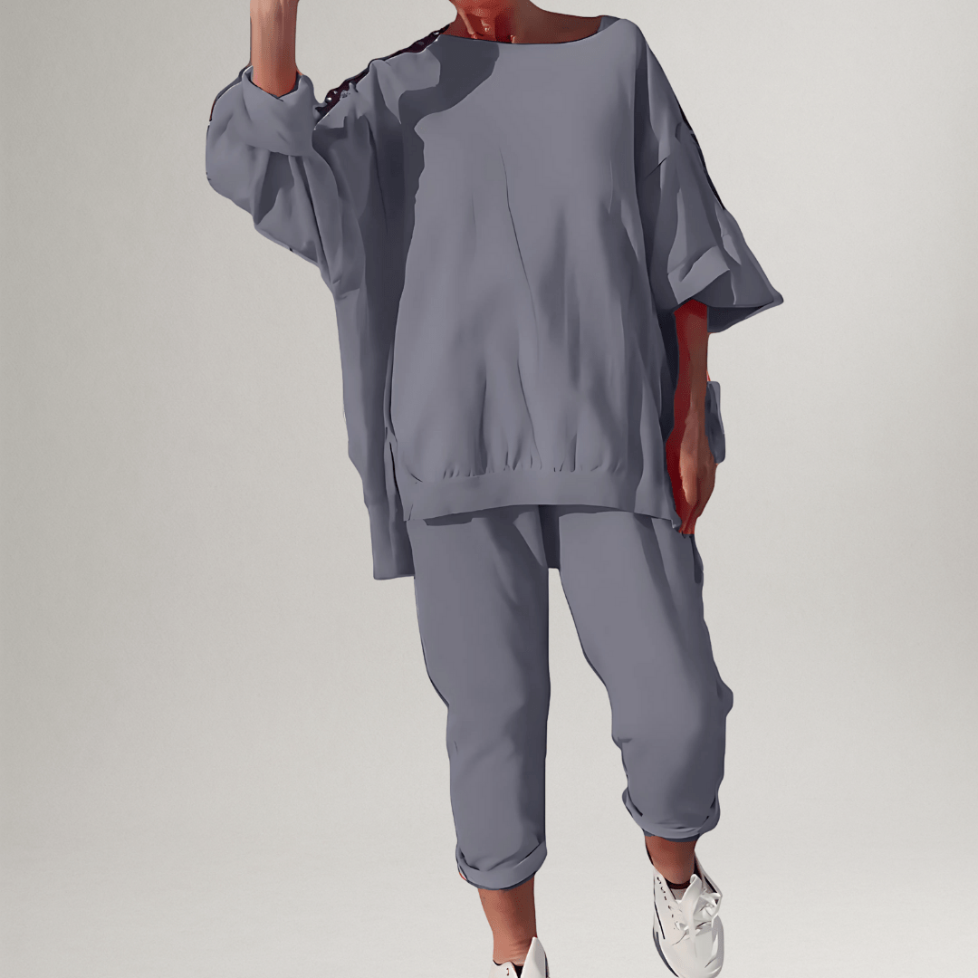 Stylish women's two-piece Winona lounge wear: comfortable oversized blouse & trousers for everyday casual outfits.
